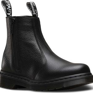 Dr. Martens 2976 Zip Chelsea Boot